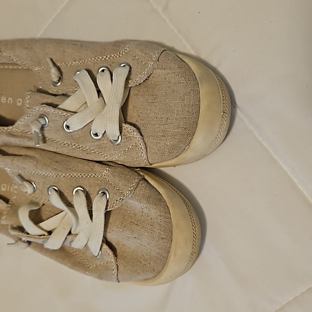 Sneakers - Picture 4 of 4